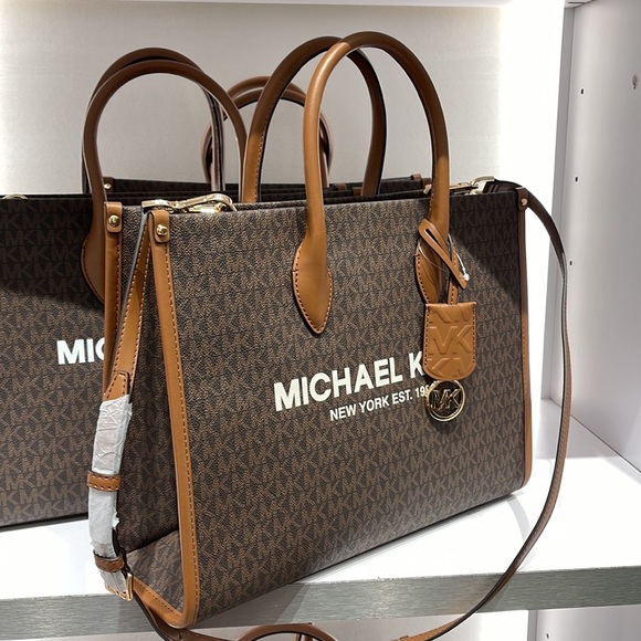 Michael Kors "Mirella" MD EW Tote Brown Shoulder Bag - 35F2G7ZT2B
Brown
NWT - Picture 4 of 16